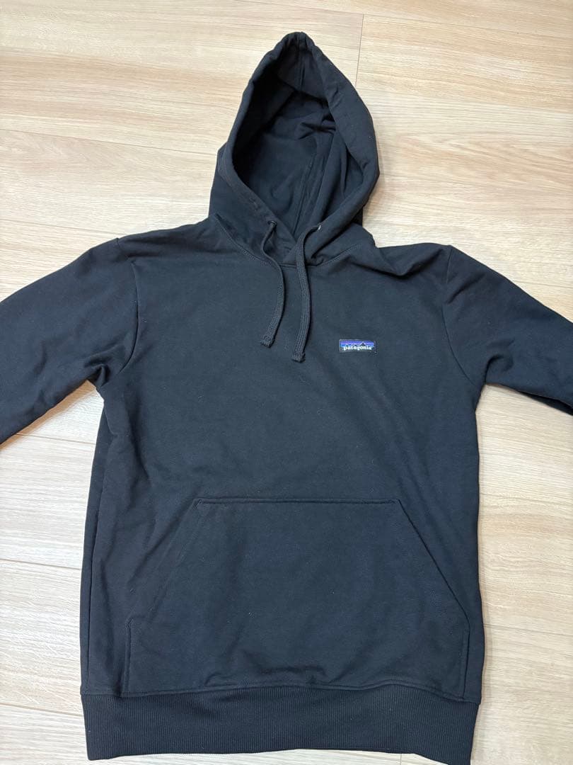 【新品】パタゴニア フード付きパーカー ブラック タグ付き