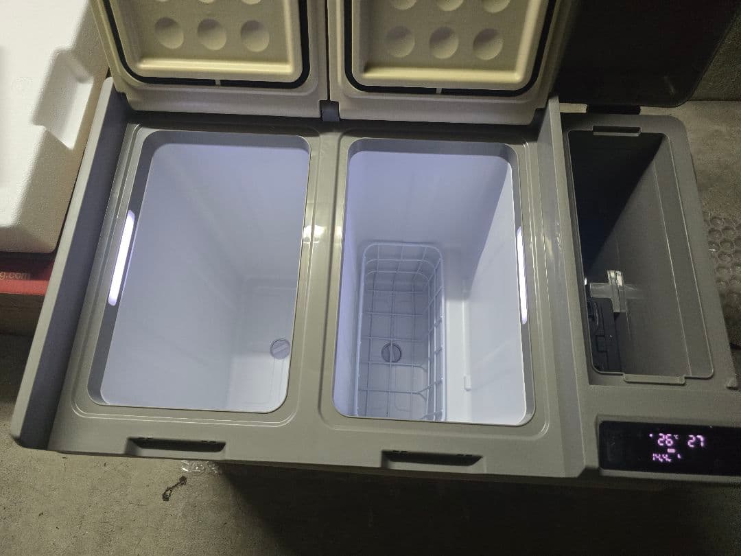 【新品未使用】車載冷蔵庫 SAMONIC 55L　バッテリー付き　カーキ色