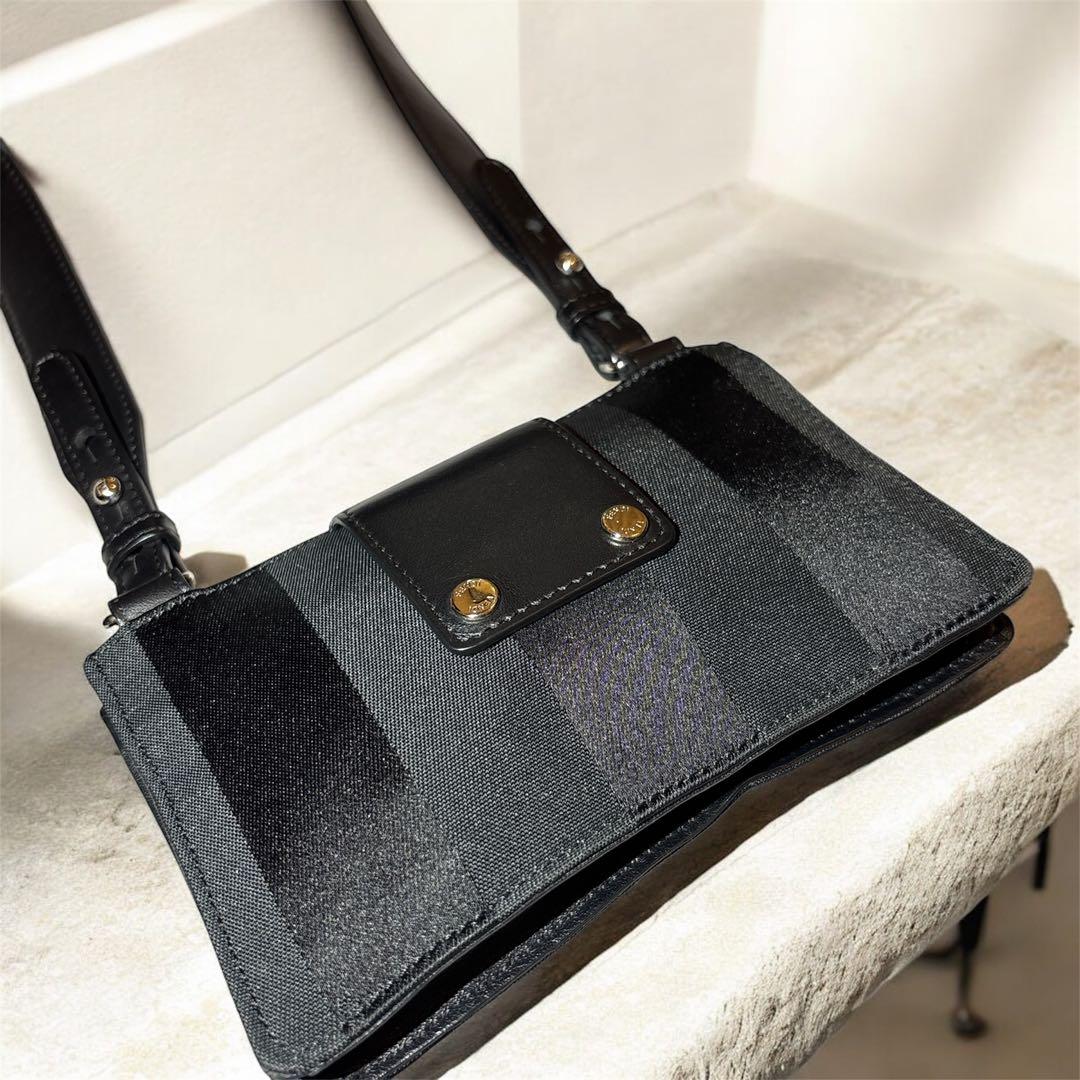 本日限定価格✨FENDI フェンディ 定価25万 ズッカレザーショルダー