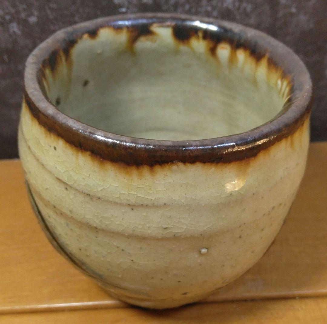 人間国宝 金城次郎 古酒呑 栞 共箱 無傷 壷屋焼 やちむん 希少笑魚二匹紋