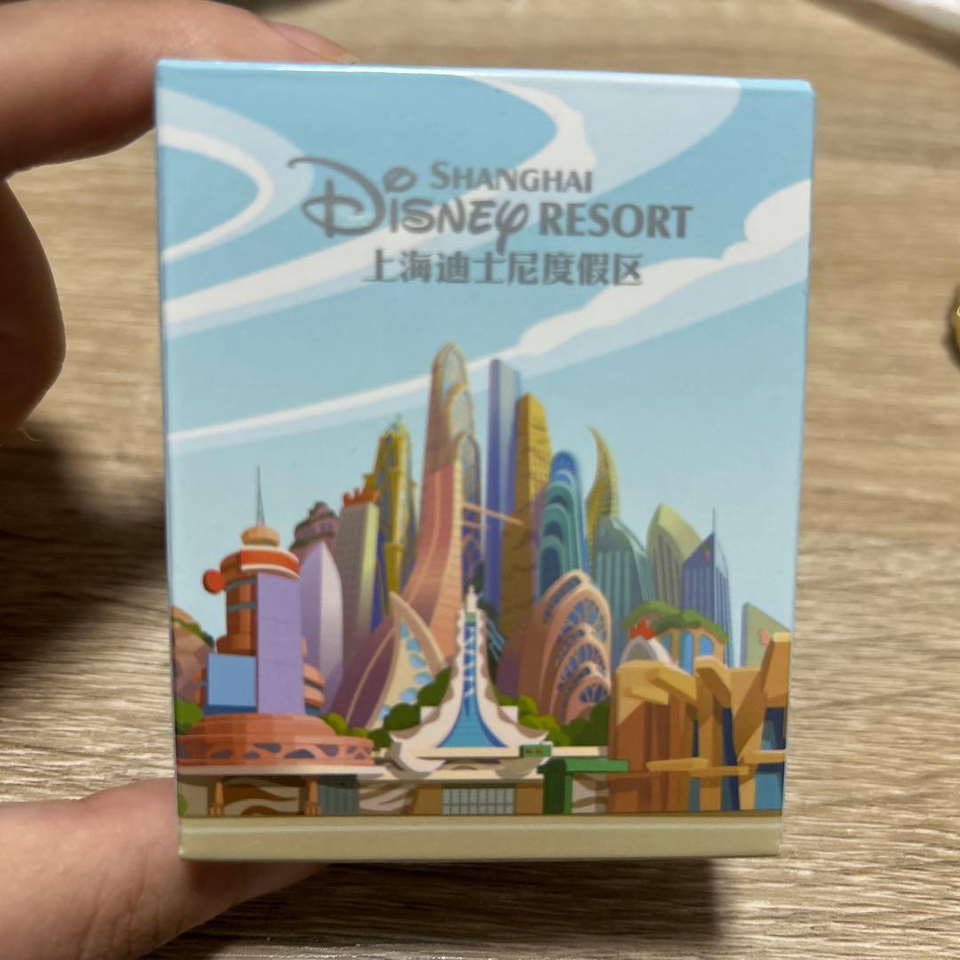 上海ディズニーリゾート 限定ピンバッジ zootpia ニック - メルカリ