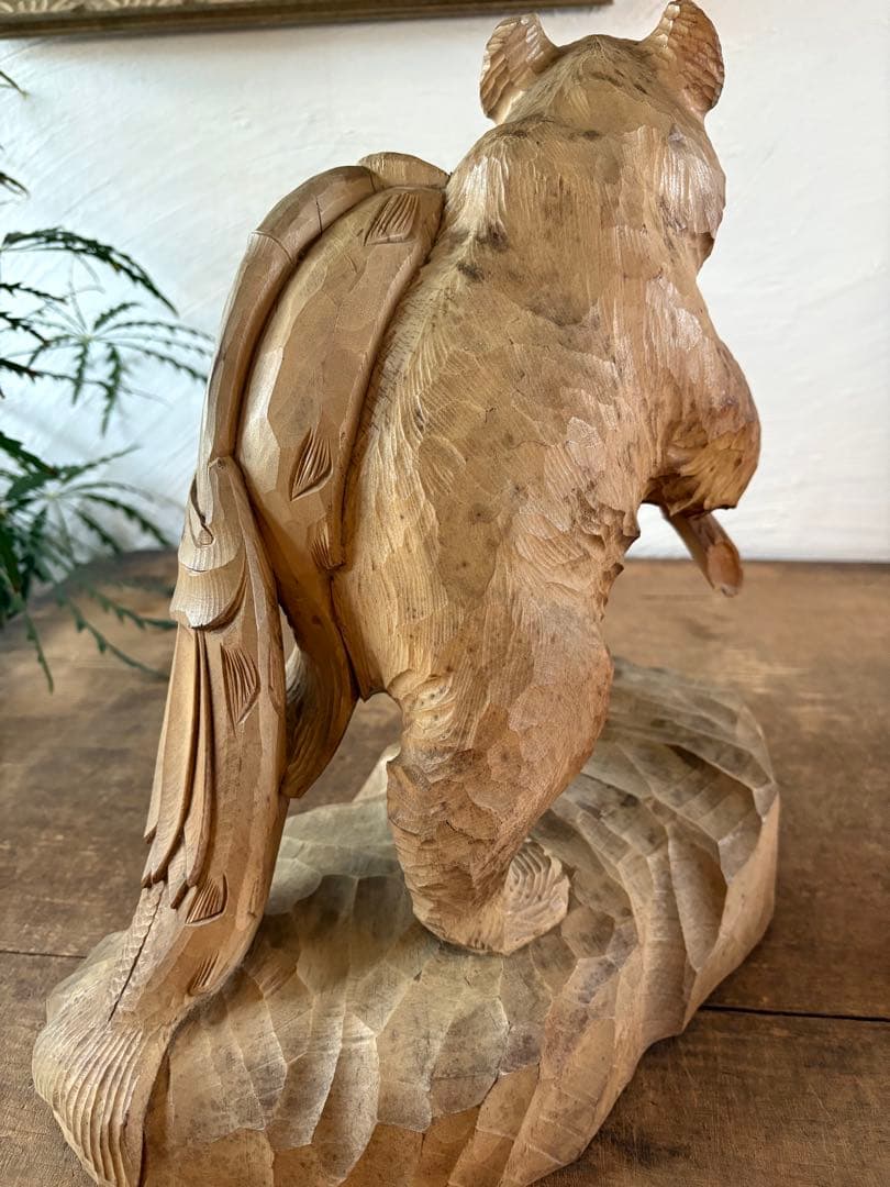 木彫り 鮭担ぎ熊 堀井作