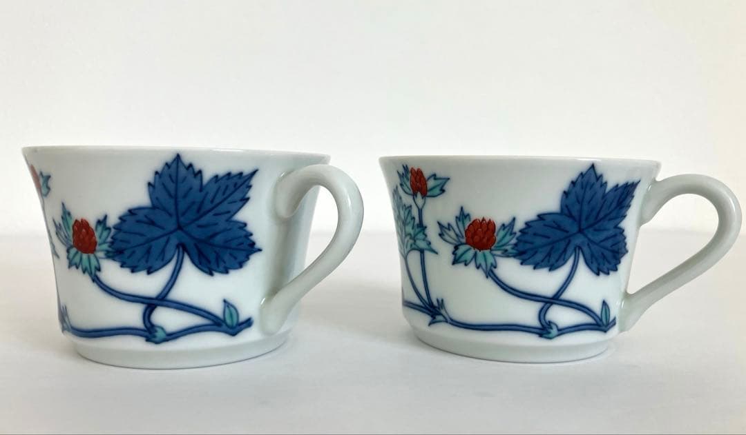 極美品☆今泉今右衛門☆2客☆錦苺絵紅茶碗☆カップ＆ソーサー☆有田焼