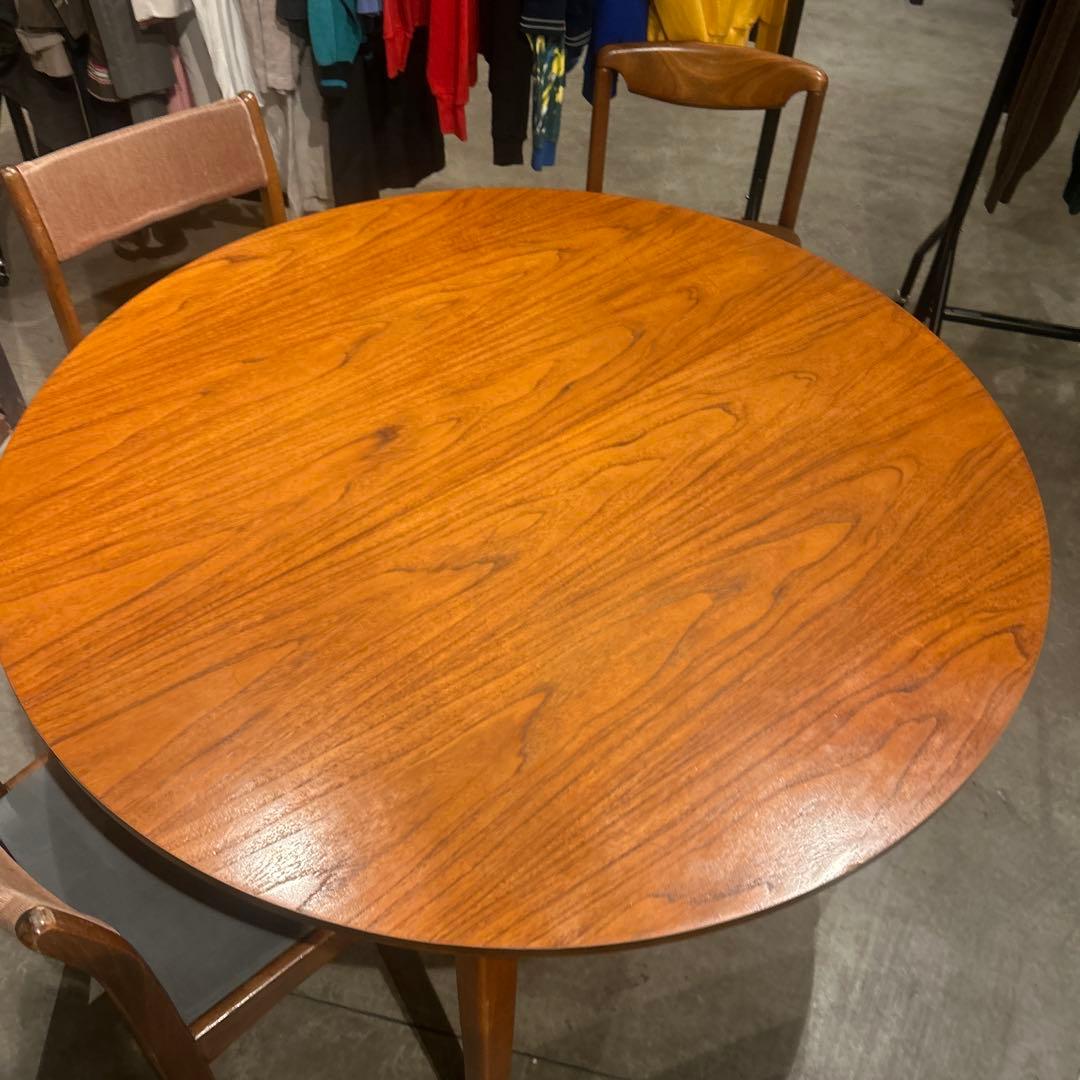 木製円形ダイニングテーブル