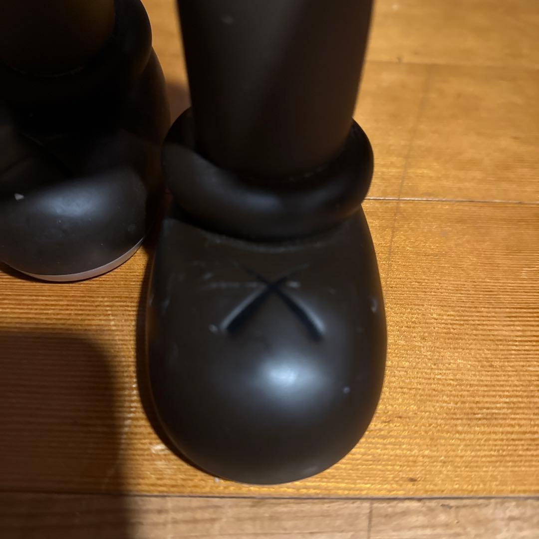 Kaws Companion フィギュア グレー ブラック フェイク品