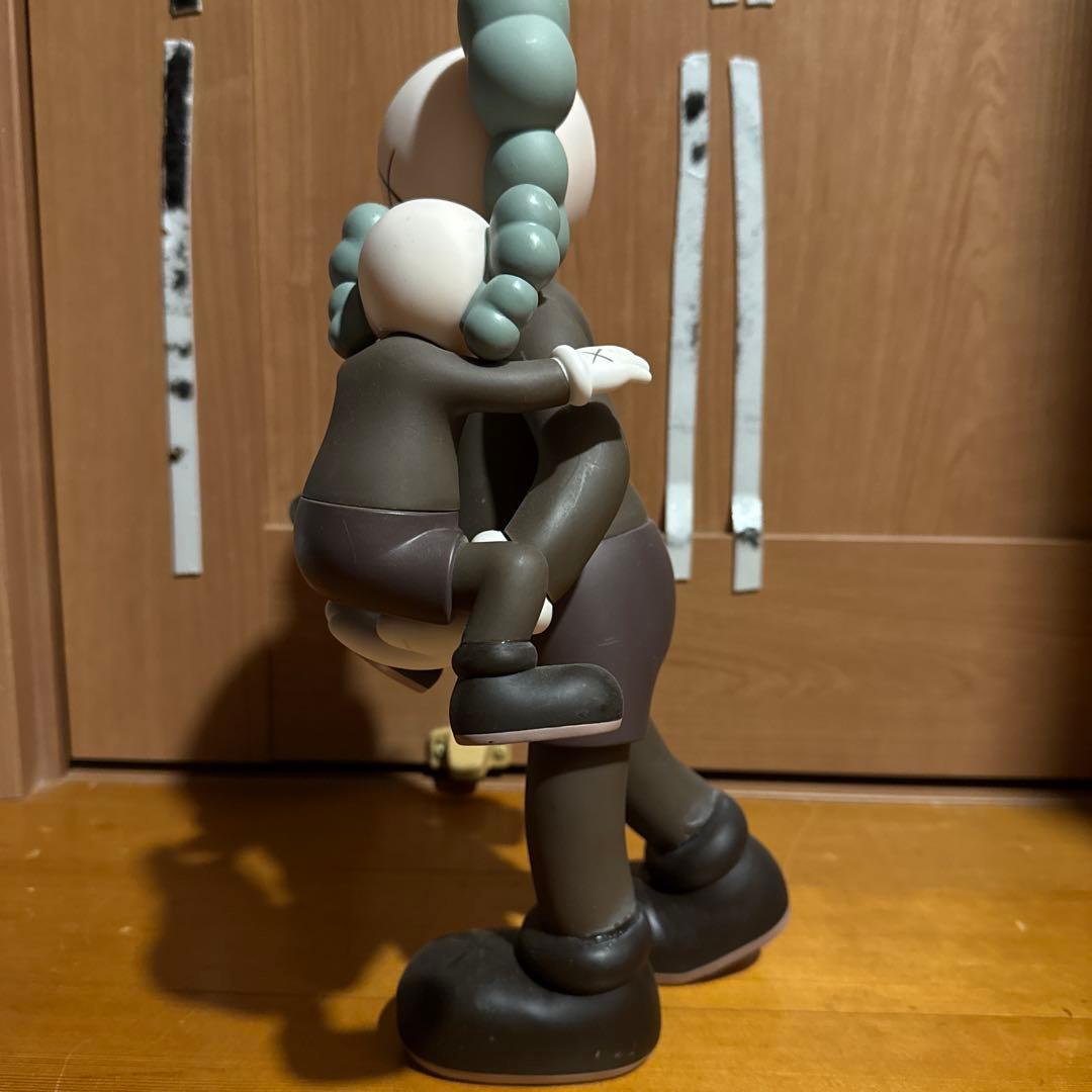 Kaws Companion フィギュア グレー ブラック フェイク品