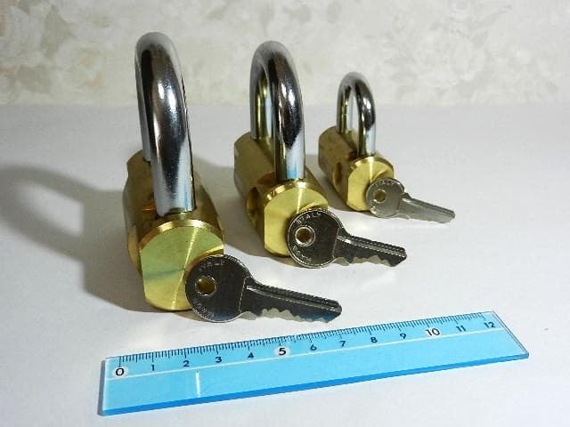 イタリア「Viro」ブランドシリンダー南京錠3点