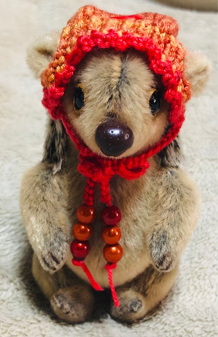 海外作家様 ハンドメイド ぬいぐるみ ハリネズミ 帽子付き