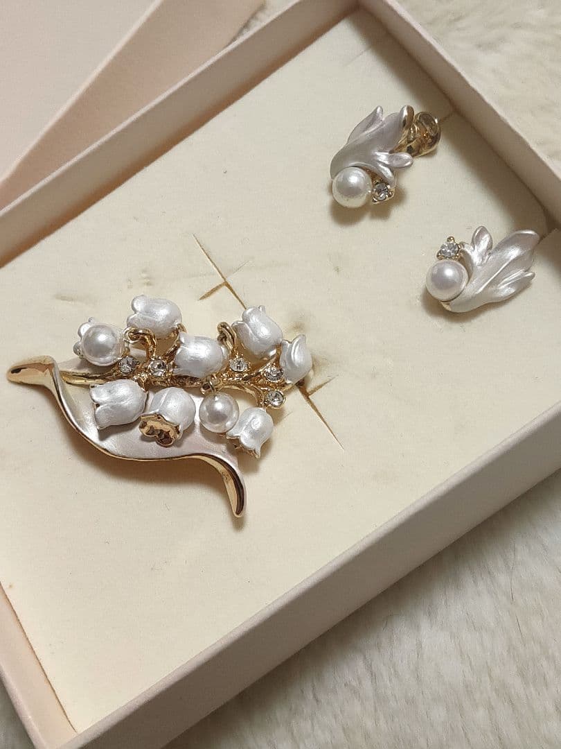 希少デザイン ヴァンドームブティック すずらん ブローチ、イヤリング