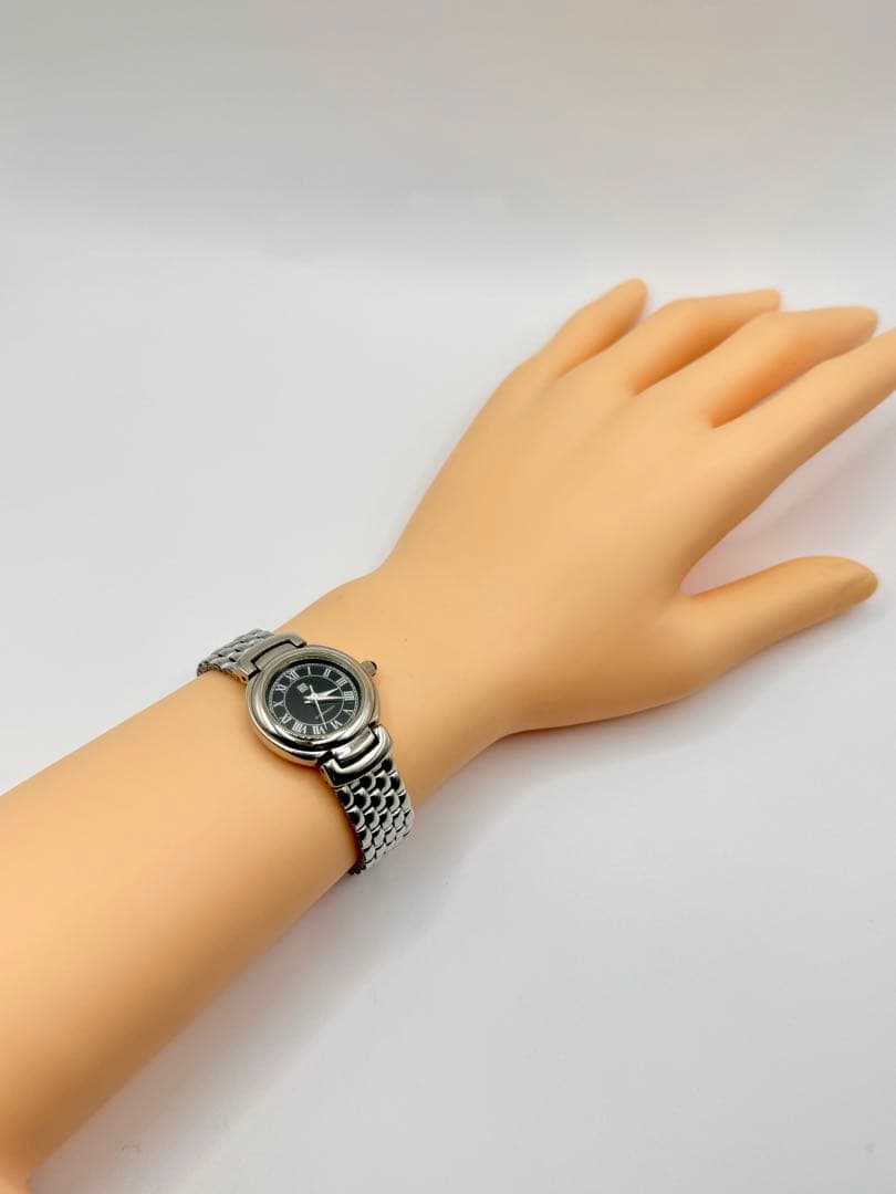 Givenchy ジバンシー レディースクォーツ