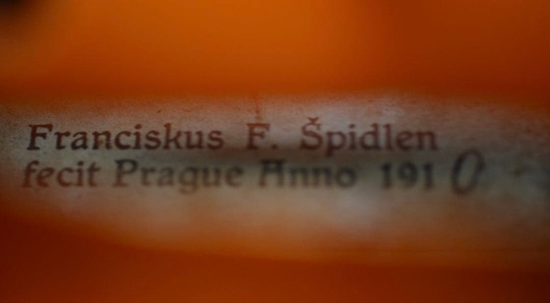 古いヴァイオリン　ラベル1910 プラハ