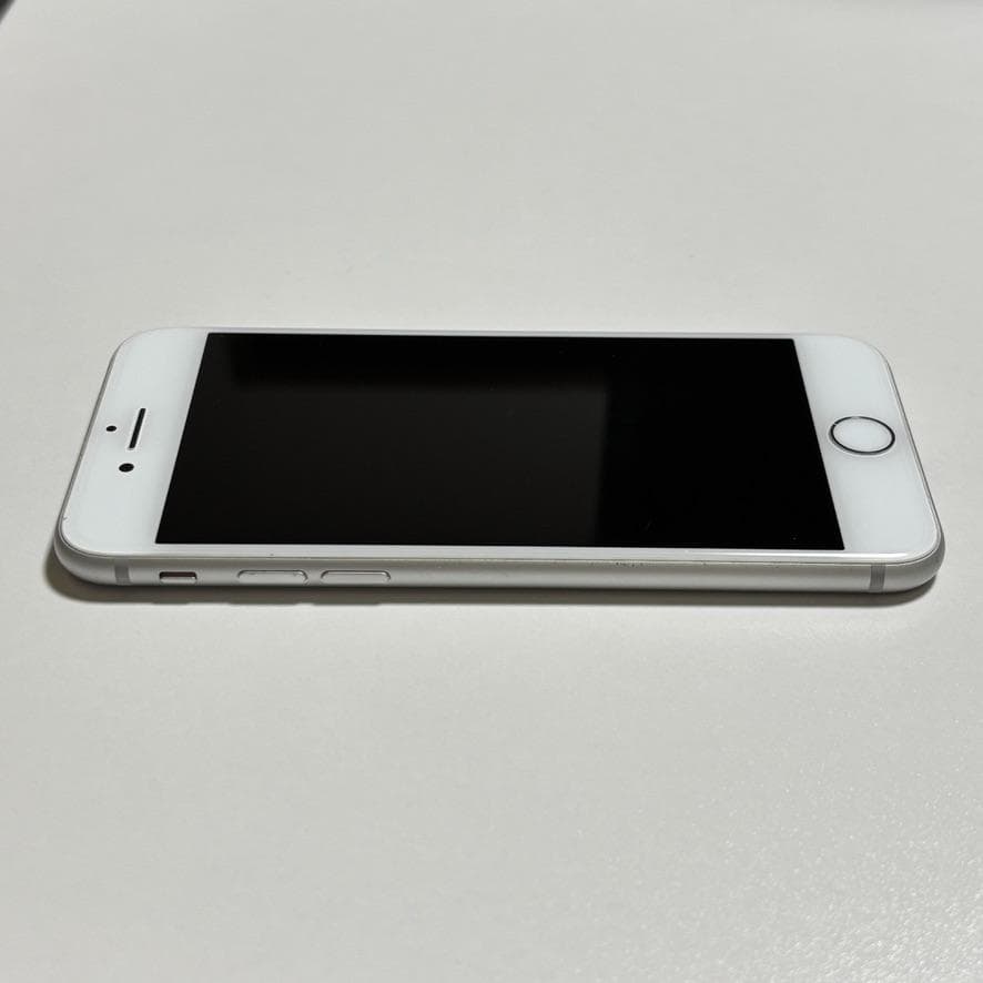iPhone 8 本体 64GB シルバー バッテリー81% 動作良好