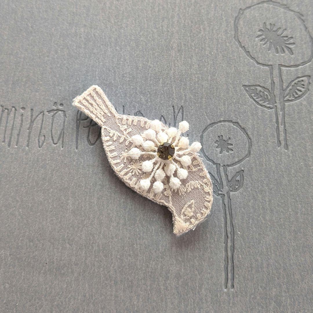 a21 ミナペルホネンアクセサリーブローチハンドメイドsymphony - メルカリ