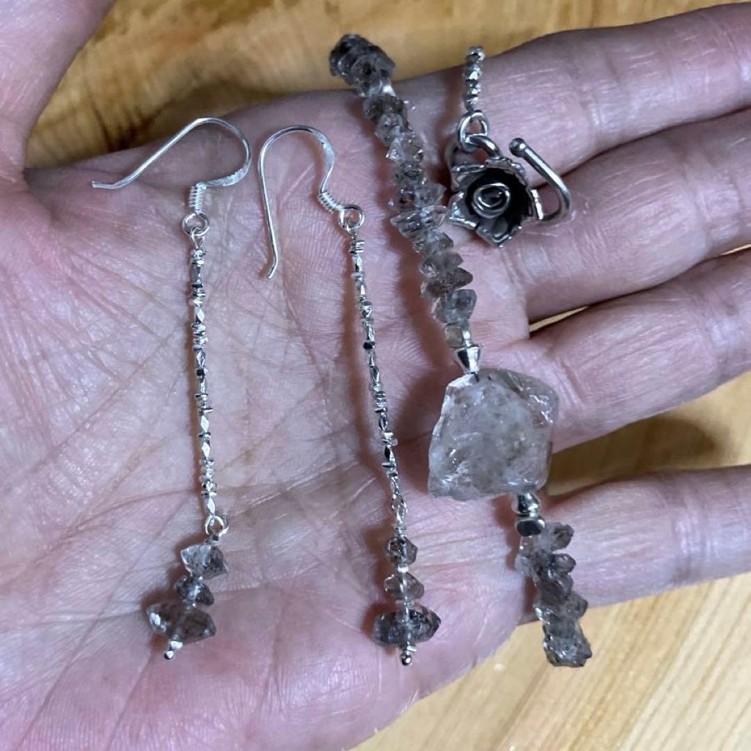 御専用パキスタン産オイルインクォーツとカレンシルバーのチョーカー