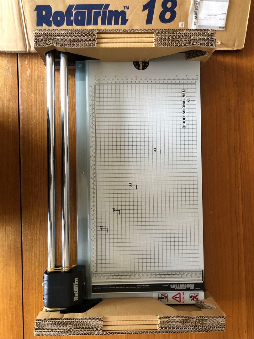 ロータトリム Rotatrim M18 ロータリーペーパーカッター Amazon | Rotatrim M18 プロフェッショナル「M」シリーズ 18インチ