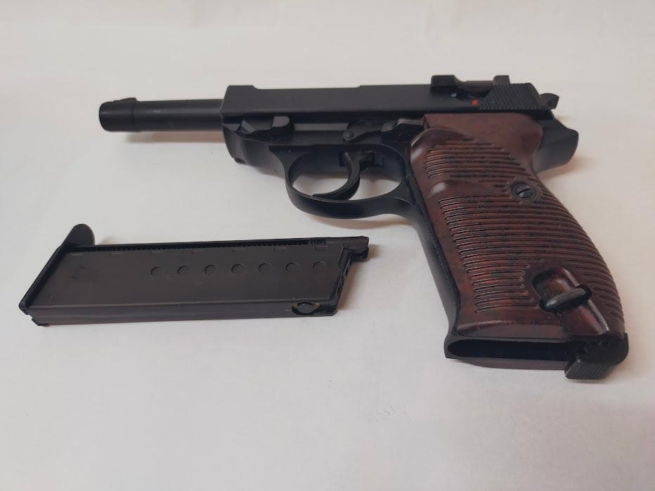 M*8様 ワルサーP38／エアソフトガン