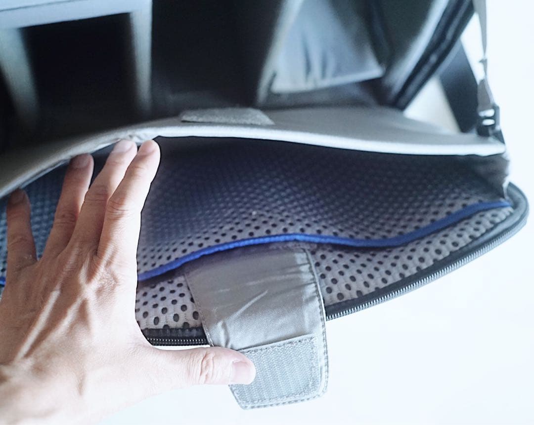 シンクタンクフォト キャリーバッグ / 21.7L / ブラック/ PC収納可