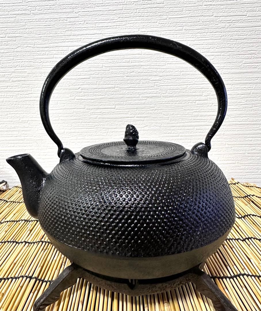 USED品 南部雲南堂鍋元造 15型丸平形アラレ 鉄瓶 南部鉄瓶 南部