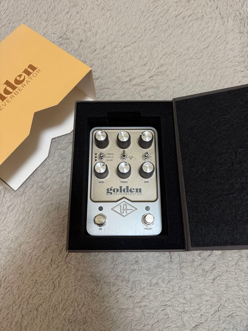 ギター Universal Audio UAFX golden REVERBERATOR