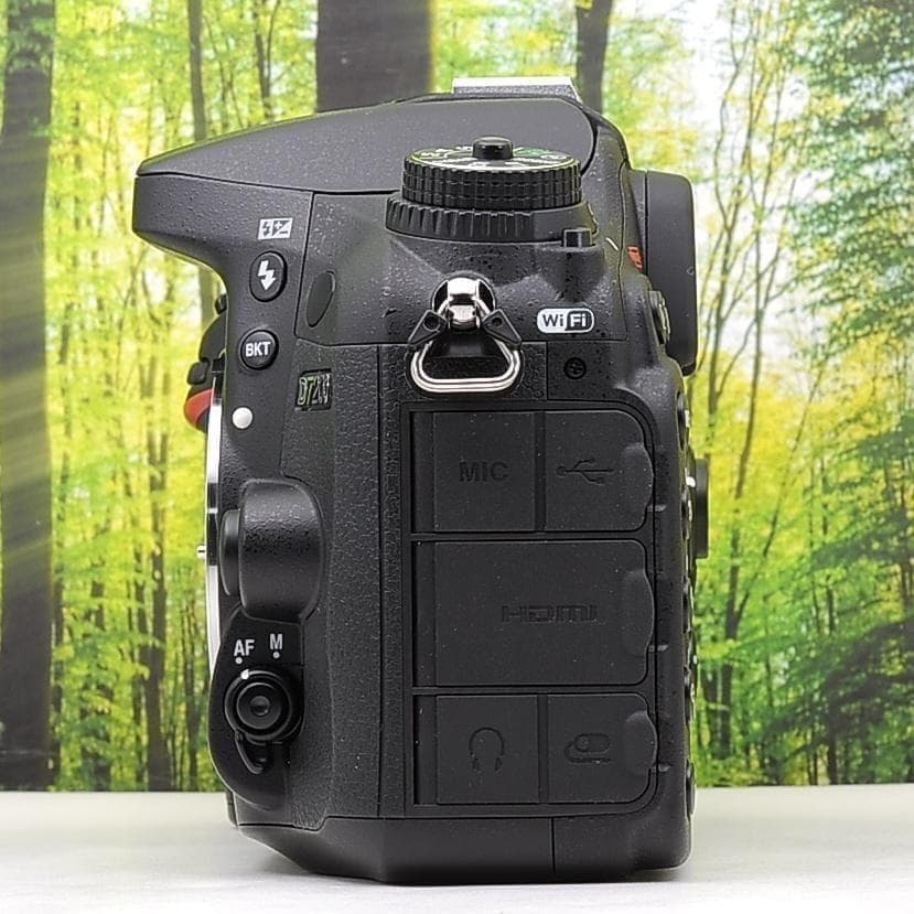 ショット数3404枚！ニコン D7200 ボディ☆WiFi搭載！高性能中級カメラ