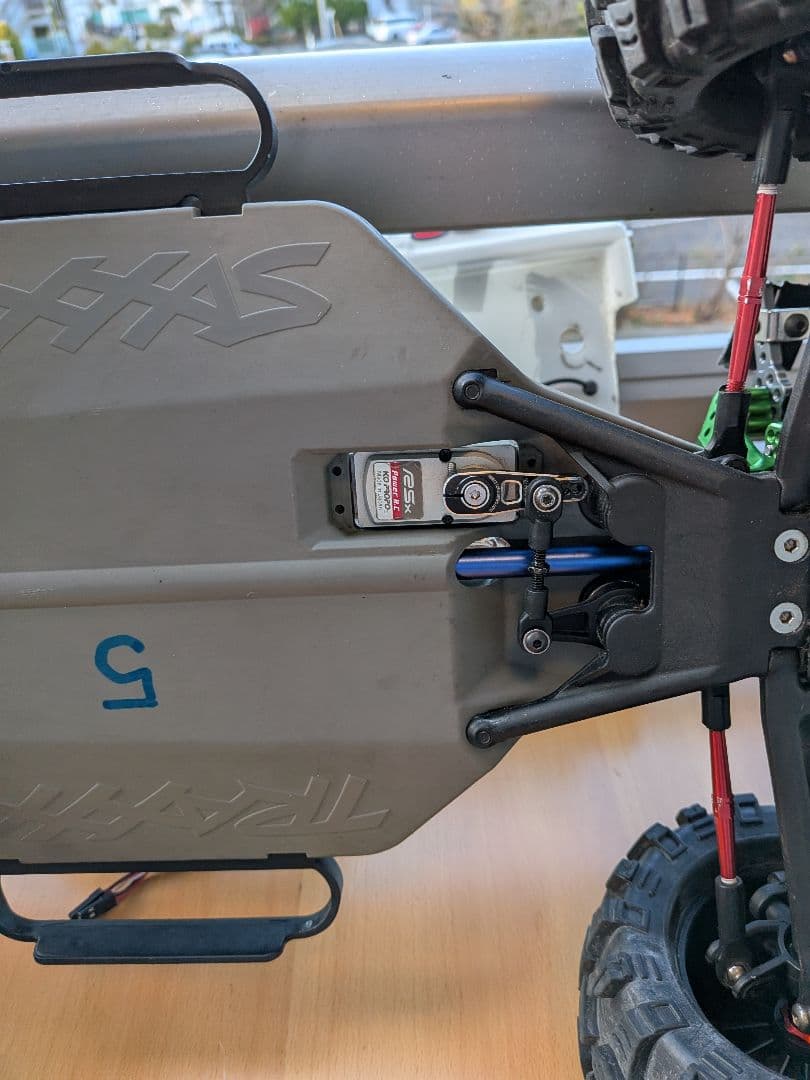 トラクサス SCT 4WD オプションパーツ付き プロポも付きます。