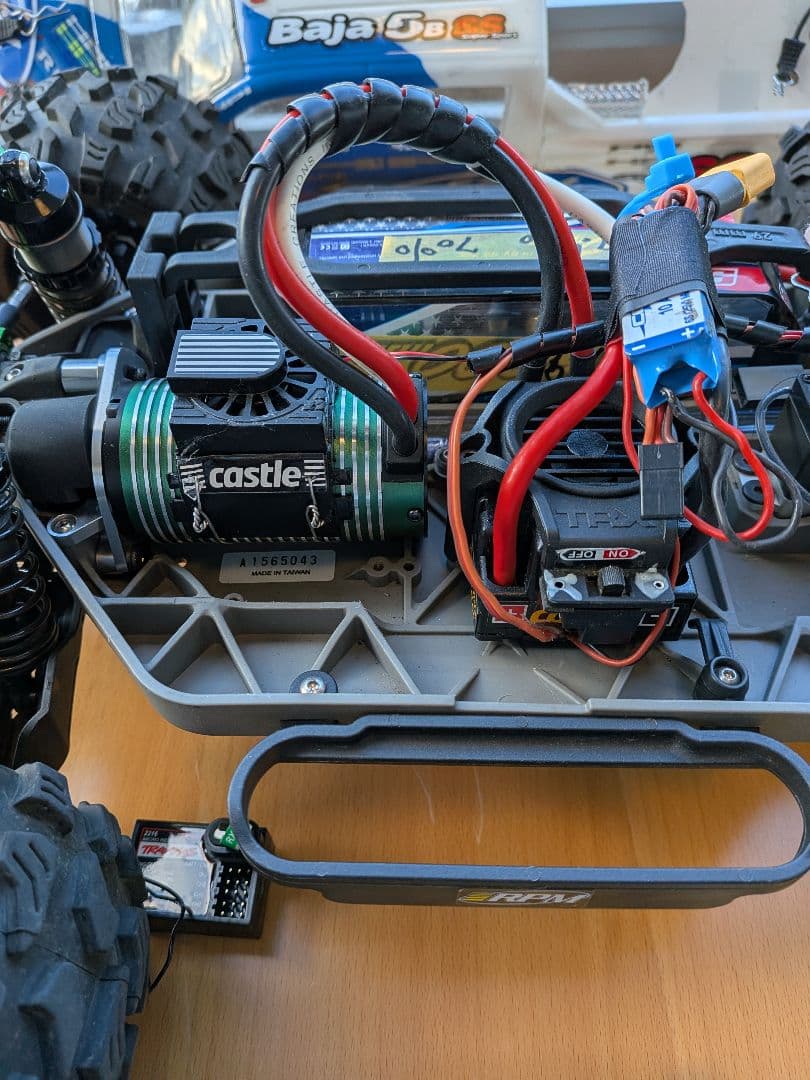 トラクサス SCT 4WD オプションパーツ付き プロポも付きます