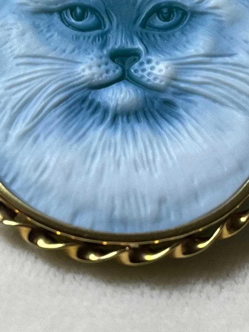 金18 カメオ 猫 ネコの彫刻が可愛らしい、18金ストーンカメオ