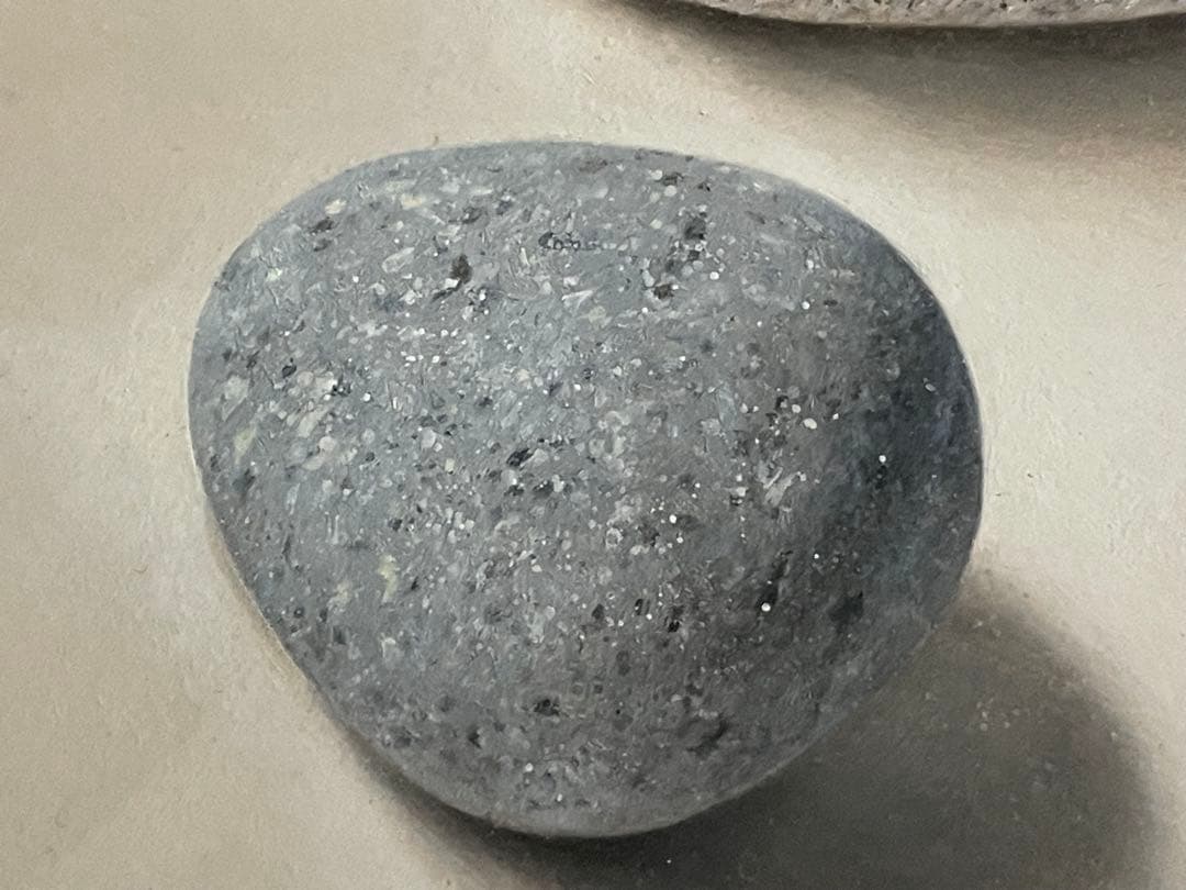 画家　橋本直行　油彩画　油絵　石　写実画　静物画　写実油彩画　額入