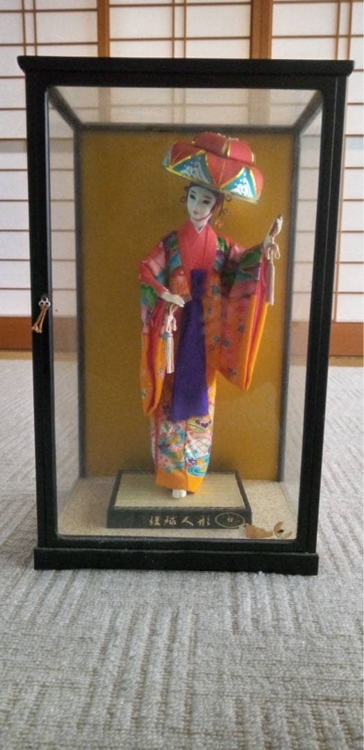 琉球舞踊 人形 ガラスケース付き 日本人形 伝統衣装 - メルカリ