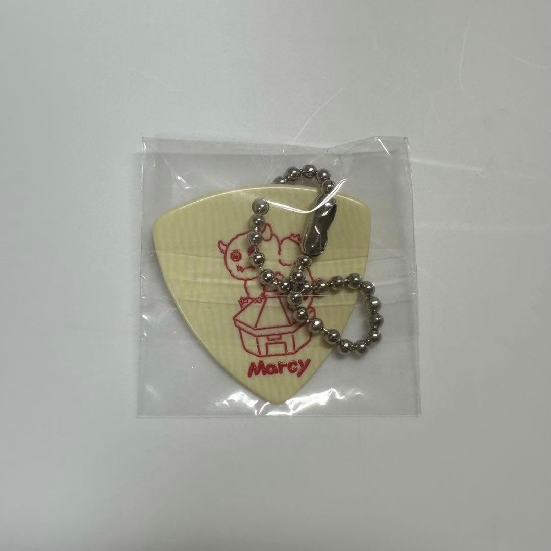 マルシィ 武道館公演 ピックキーホルダー 心の奥に潜む怪獣 - メルカリ