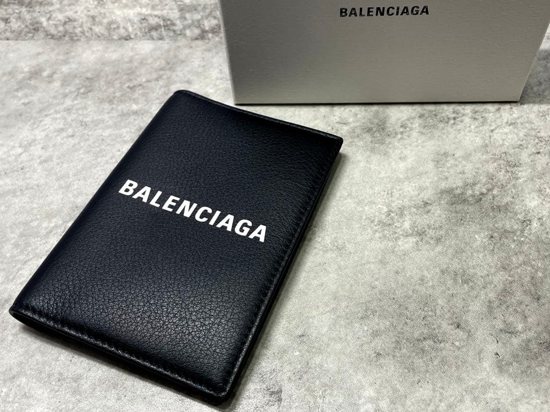 値下不可】 BALENCIAGA 黒 パスポートケース カードケース