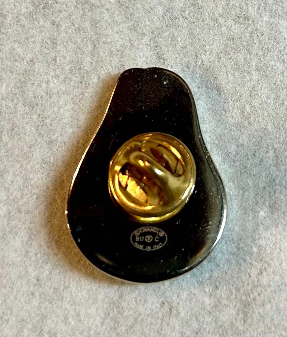 CHANELシャネル ピンバッジ ブローチ アボカド CCマーク