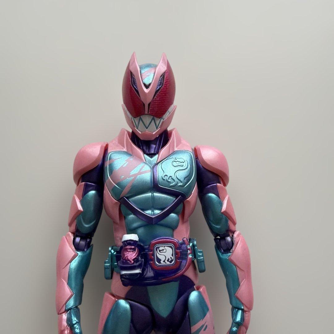 S.H.フィギュアーツ 仮面ライダーリバイス 2体セット【中古】 - メルカリ