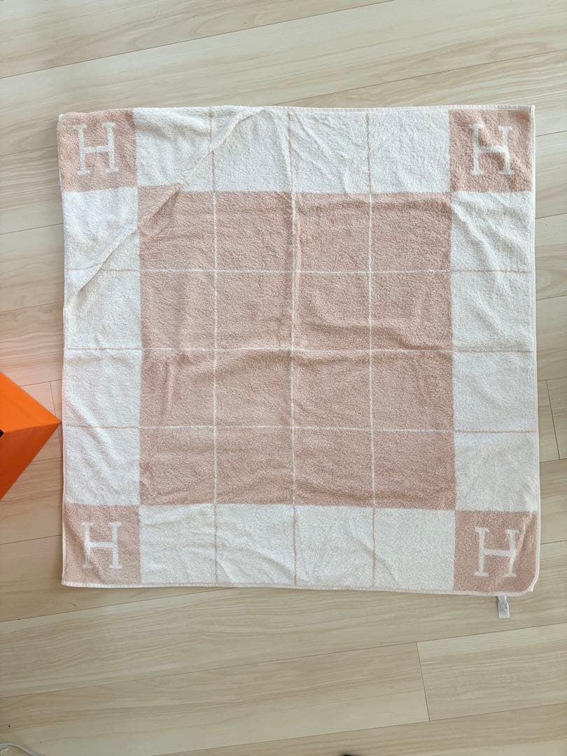 バスタオル 《アヴァロン》 | Hermès - エルメス-公式サイト エルメス