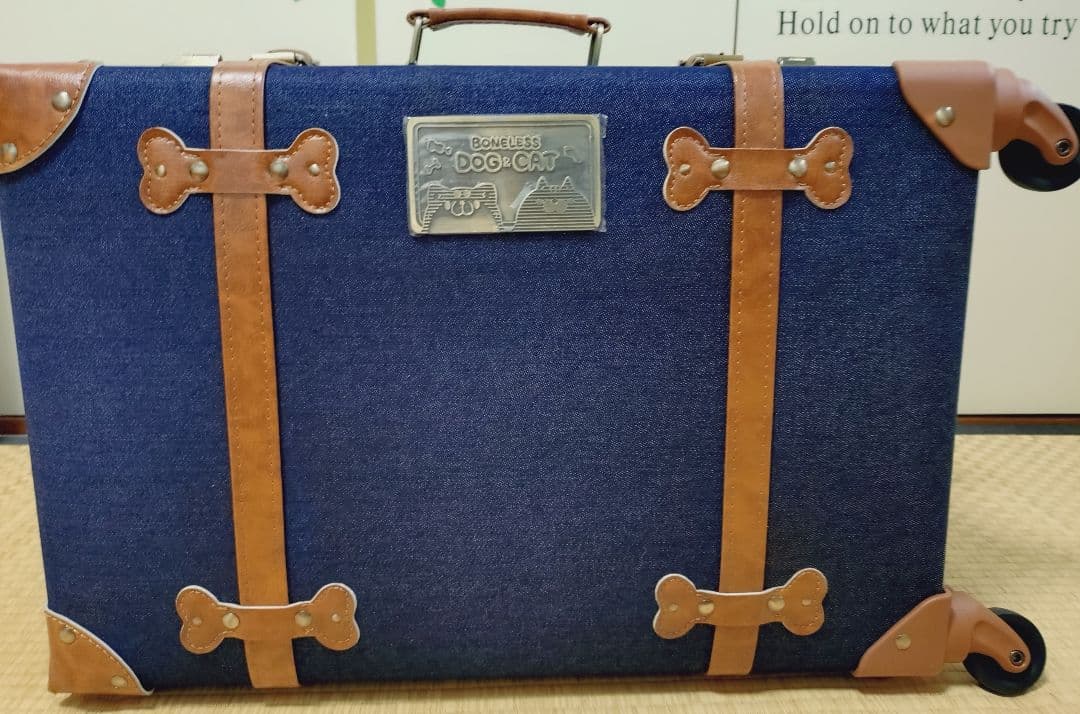ボンレス犬とボンレス猫グッズとキャリーケース