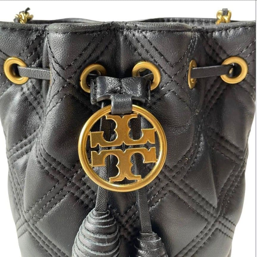 最終価格！美品！トリーバーチ　巾着ショルダーバッグ　ブラック