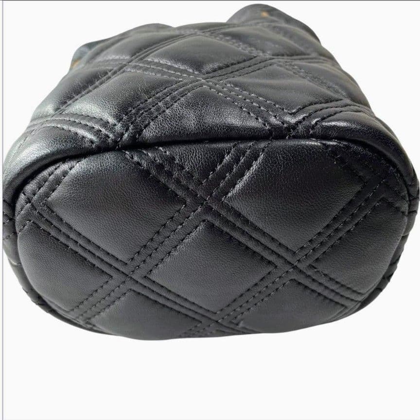 最終価格！美品！トリーバーチ　巾着ショルダーバッグ　ブラック