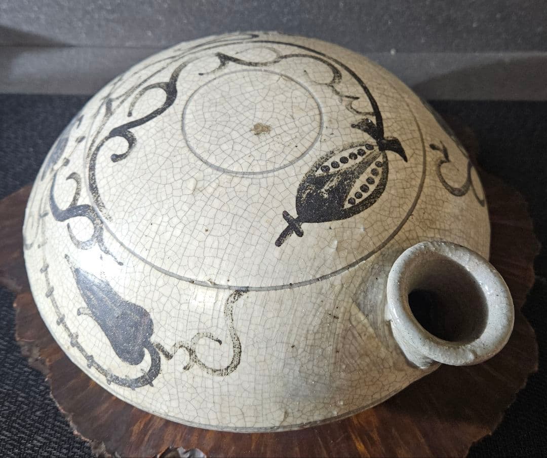 李朝古美術　韓国古陶磁器　李朝　粉青沙器 鉄絵　唐草文　口付大瓶　酒瓶　扁壺