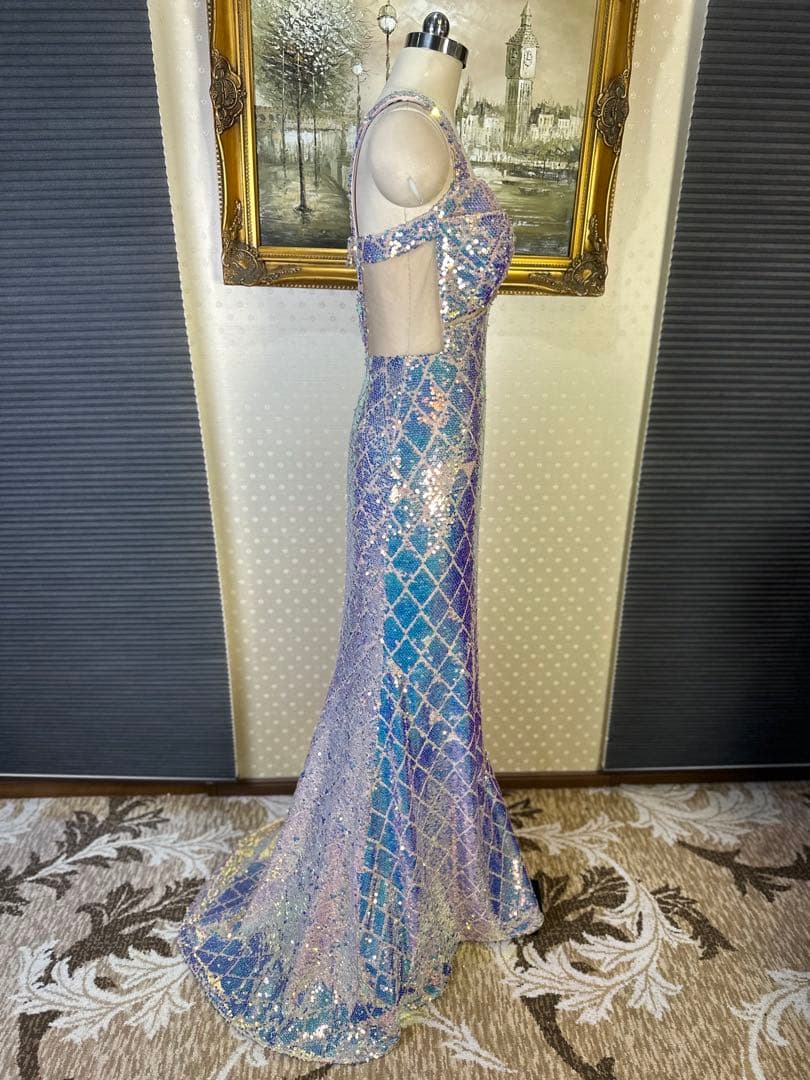 スパンコール装飾の青紫色ドレス