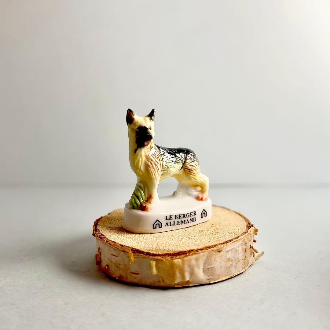 ジャーマン・シェパードのフェーブ フェーヴ 陶器 置物 ミニチュア