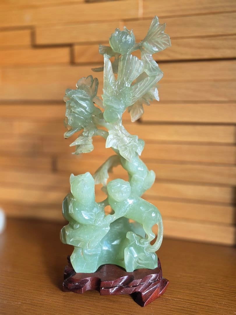 翡翠 猫　鷲　彫刻　天然石 木製台座　古美術品　骨董品 翡翠 猫 鷲 彫刻 天然石 木製台座 古美術品 骨董品