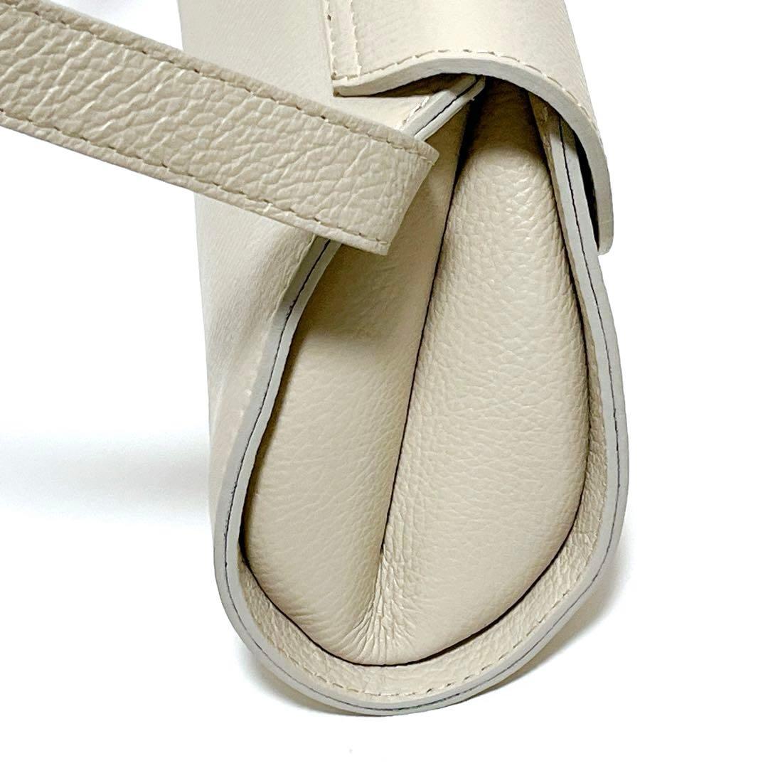 AULENTTI　DOショルダーBAG　オフホワイト　牛革　シュリンクレザー