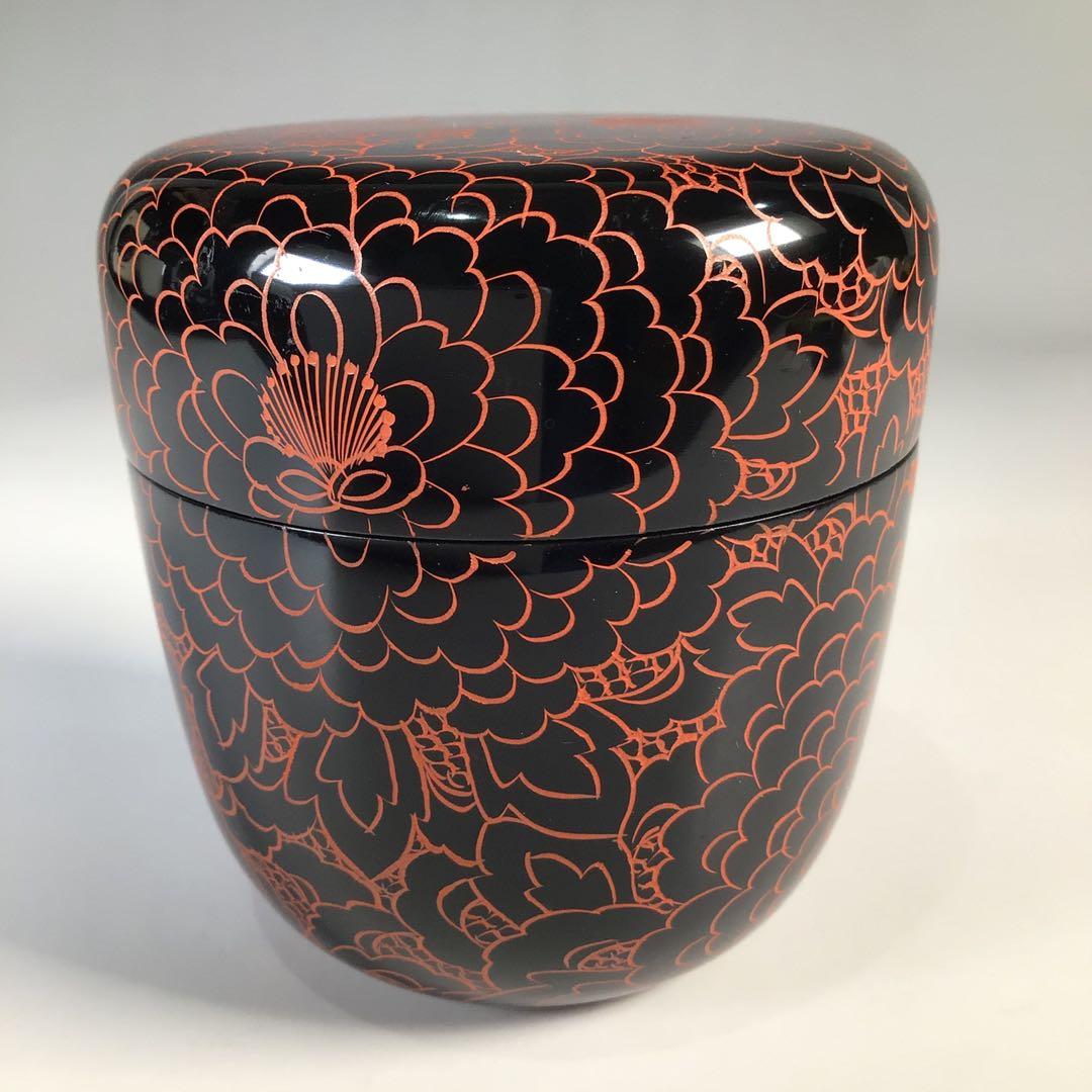 Ｍ７２４　棗　『藤原清助(静雨)作』『沈朱牡丹彫』『中棗』　共箱　茶道具