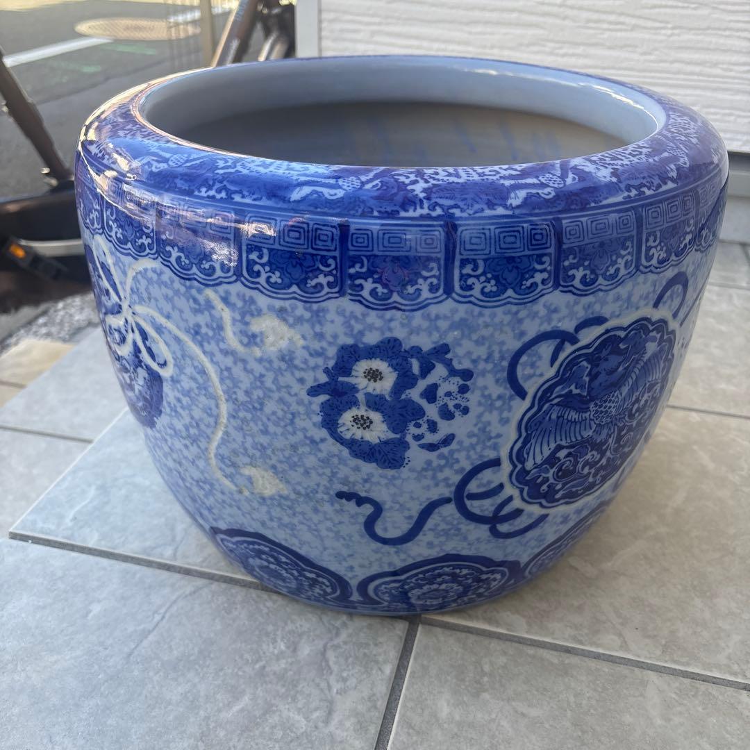 火鉢 陶器鉢 染付 睡蓮鉢 金魚鉢 植木鉢 有田焼 水鉢 花柄 彫り 伊万里焼