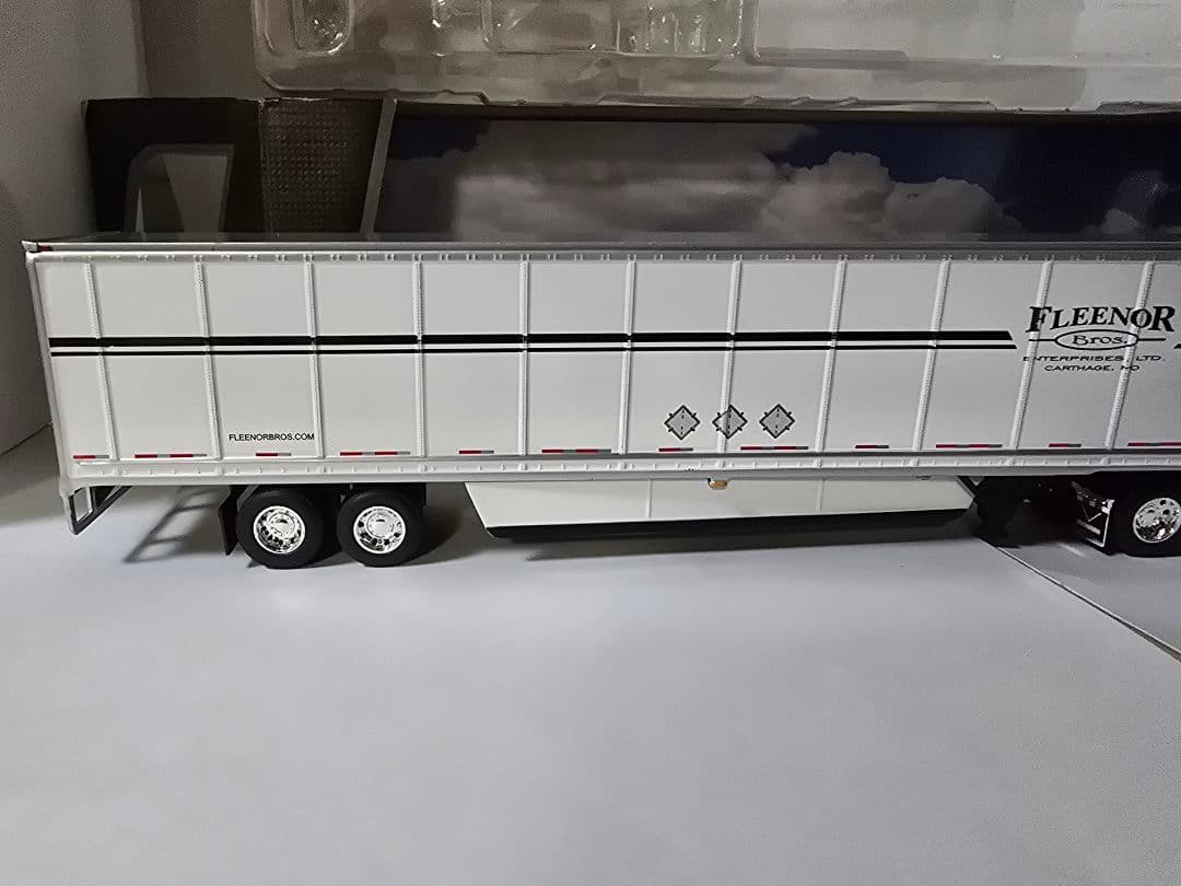 ミニカー DCP 1/64 Fleenor Brothers KW ICON 900