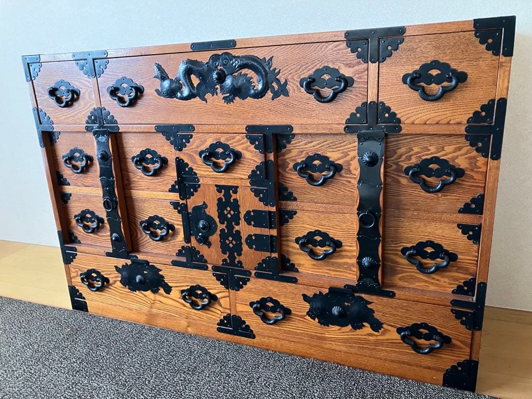 アンティークタンス　訳あり再出品　少しずつ値下げします 英国アンティークのおしゃれなタンス、長い猫足の美しいトールボーイ