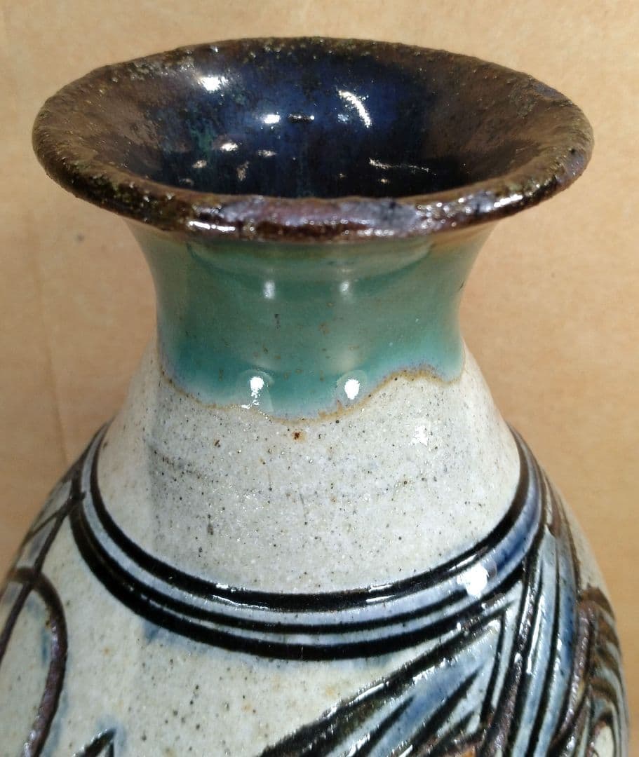 【本物保証】金城次郎 壷屋焼花瓶 共箱 栞 人間国宝 壺屋焼 海老魚紋花瓶