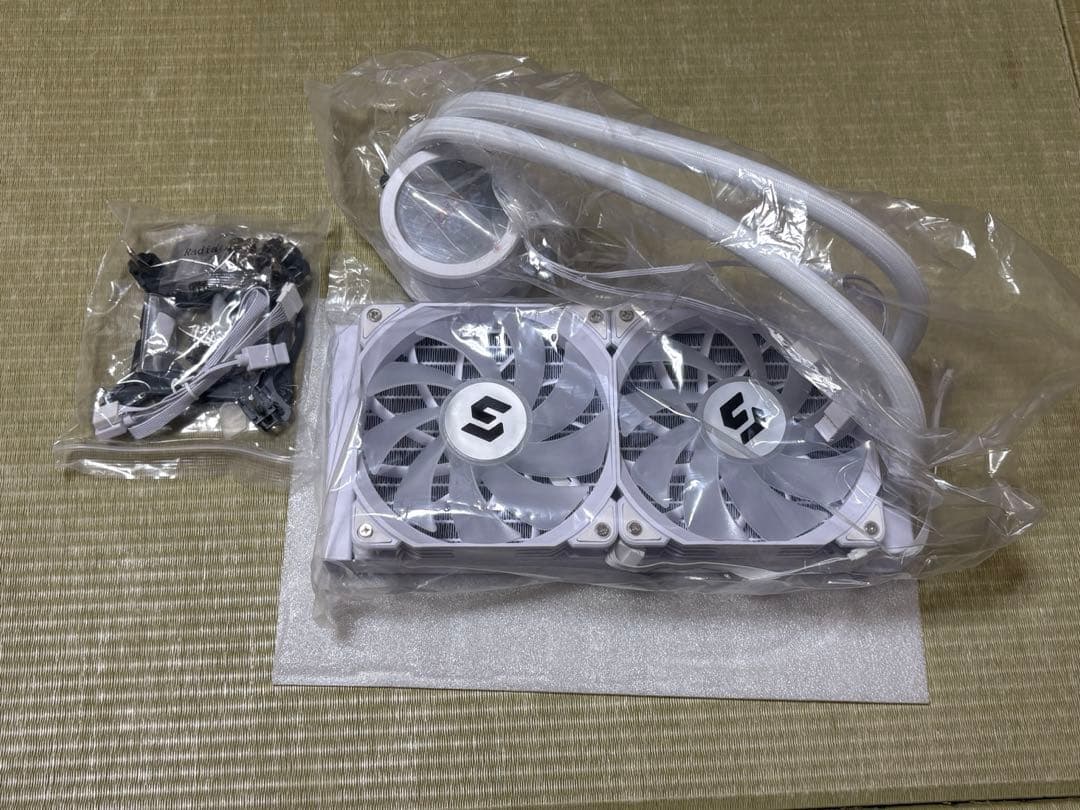 RGB水冷クーラー 2ファン ホワイト 温度表示付き