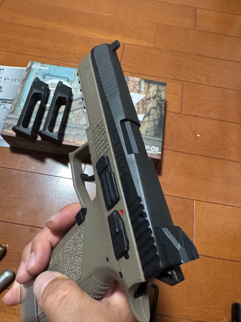 カーボネイト・CZ P-09 タンカラー マガジン2本付き