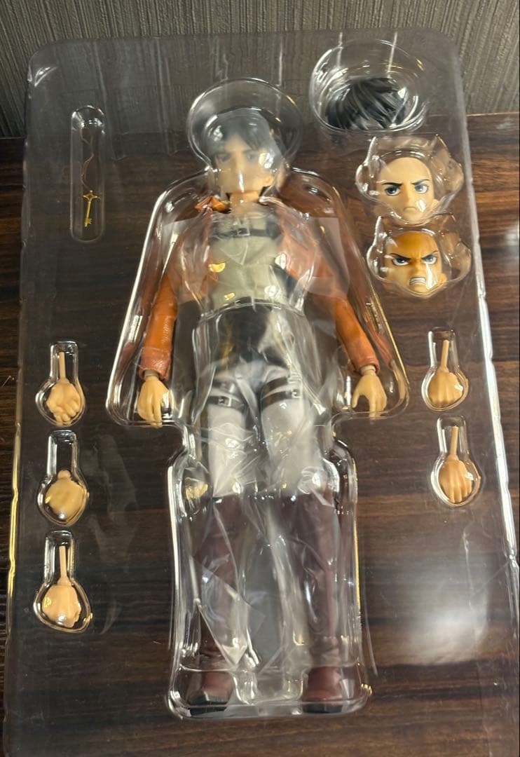 進撃の巨人　エレン・イェーガー　フィギュア　リアルアクションヒーローズ　訳あり品